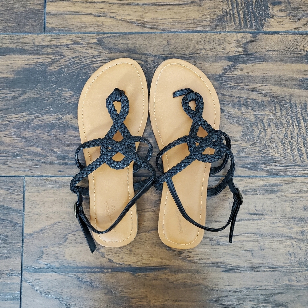 4/$20 - Universal Thread Size 6.5 Sandals